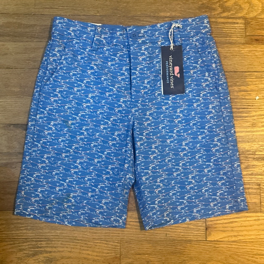 Vineyard Vines Blue and White Patterned performance breaker Shorts. Size 10